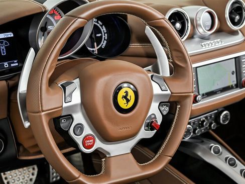 Used 2017 Ferrari California T RWD image 21
