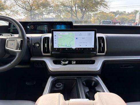 Used 2025 Ford Expedition Active image 21