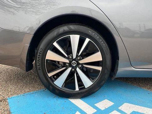 Used 2021 Nissan Altima 2.5 SV w/ SV Premium Package image 7