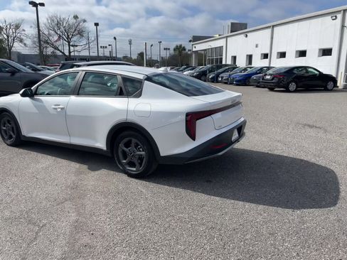 Used 2025 Kia K4 LXS image 8