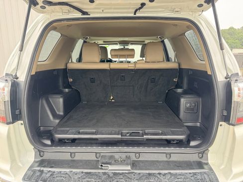 Used 2016 Toyota 4Runner Limited AWD/4WD image 19