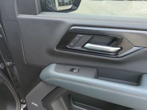 Used 2025 GMC Yukon AT4 w/ AT4 Premium Package AWD/4WD image 38