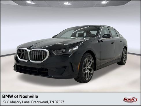 Used 2026 BMW 530i RWD image 1