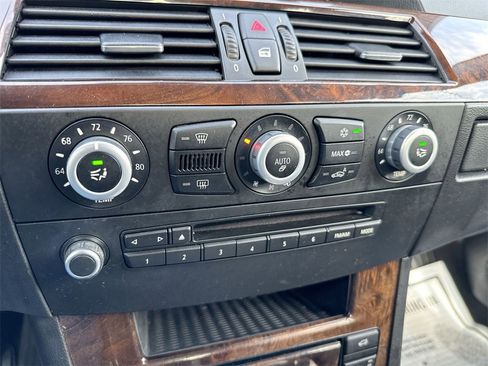 Used 2010 BMW 528i Sedan image 15