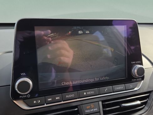 Used 2025 Nissan Altima 2.5 SV FWD image 22