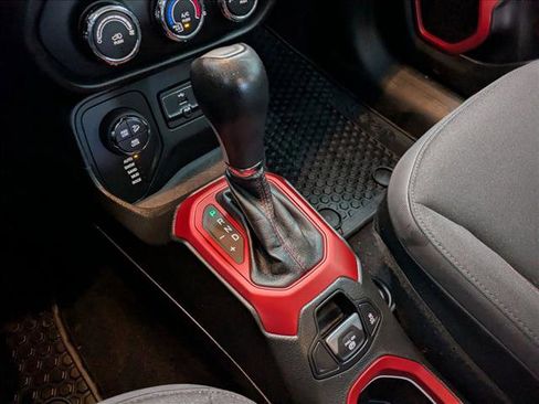 Used 2017 Jeep Renegade Trailhawk w/ Cold Weather Group II image 13