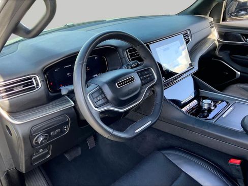 Used 2024 Jeep Wagoneer Series II w/ Flexible Seating Group RWD image 17