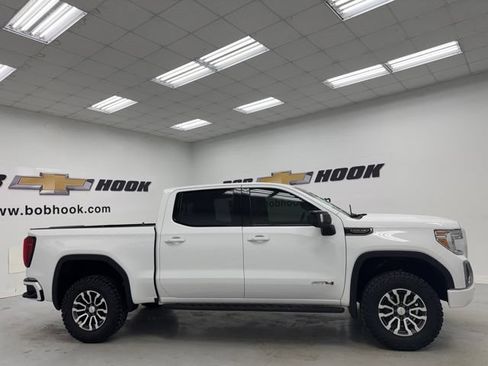 Used 2021 GMC Sierra 1500 AT4 w/ AT4 Premium Package AWD/4WD image 4
