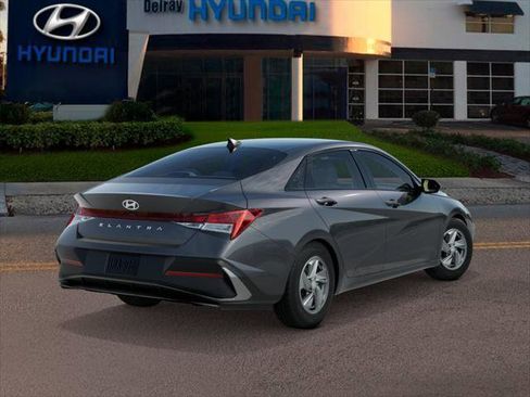 New 2026 Hyundai Elantra SE image 4
