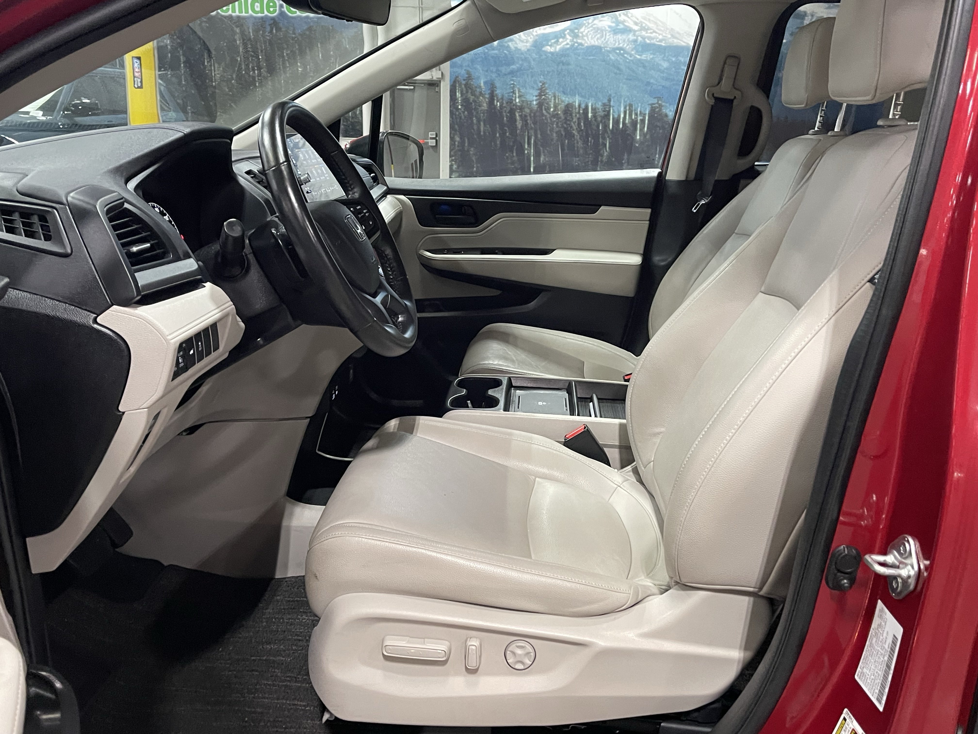 Used 2025 Honda Odyssey EX-L image 11