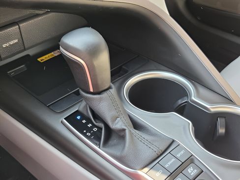 Used 2022 Toyota Camry XLE image 17