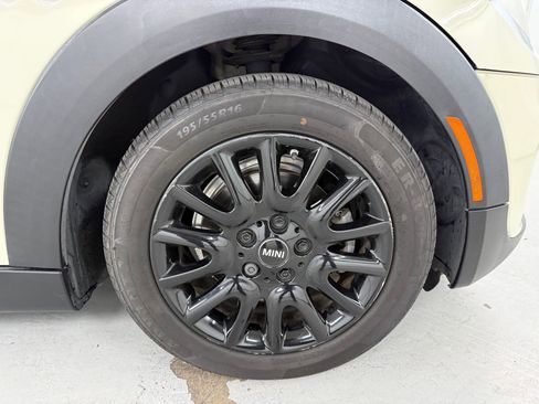Used 2017 MINI Cooper 4-Door Hardtop image 12