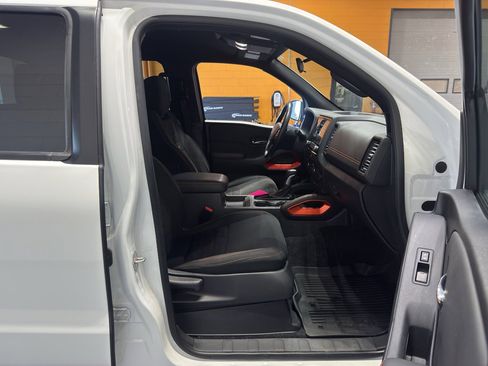 Used 2022 Nissan Frontier PRO-4X w/ Technology Package image 18