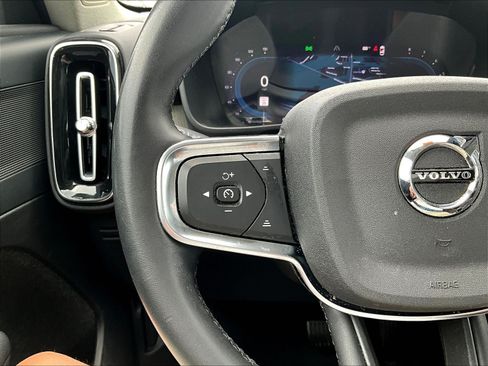 Used 2023 Volvo XC40 B5 Plus AWD/4WD image 11