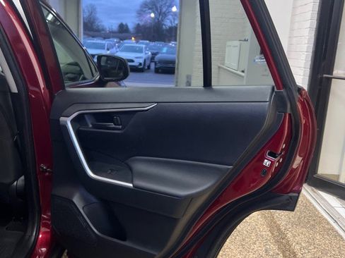 Used 2020 Toyota RAV4 LE image 15