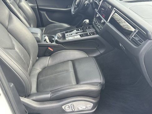 Used 2022 Porsche Macan image 15