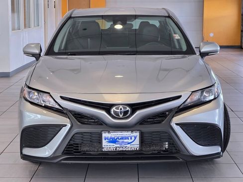 Used 2023 Toyota Camry SE FWD image 3