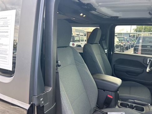 Certified 2025 Jeep Wrangler Sport AWD/4WD image 23