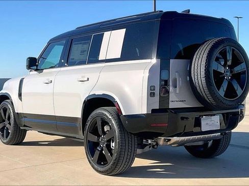New 2026 Land Rover Defender 110 X-Dynamic SE image 3