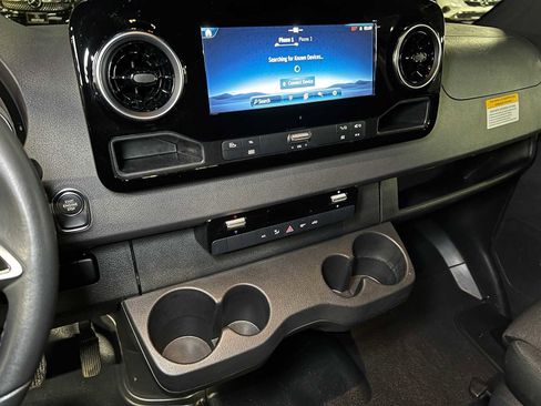 Used 2025 Mercedes-Benz Sprinter 2500 image 30