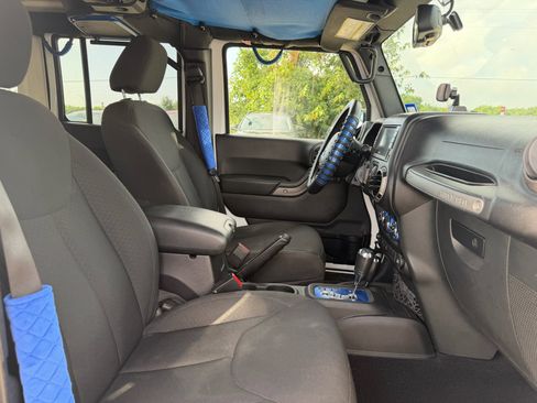 Used 2015 Jeep Wrangler Unlimited Sport w/ Quick Order Package 24S AWD/4WD image 13