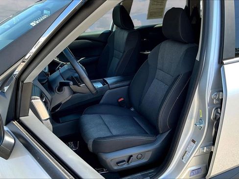 Used 2025 Nissan Rogue SV FWD image 23