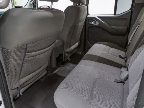 Used 2016 Nissan Frontier SV image 10