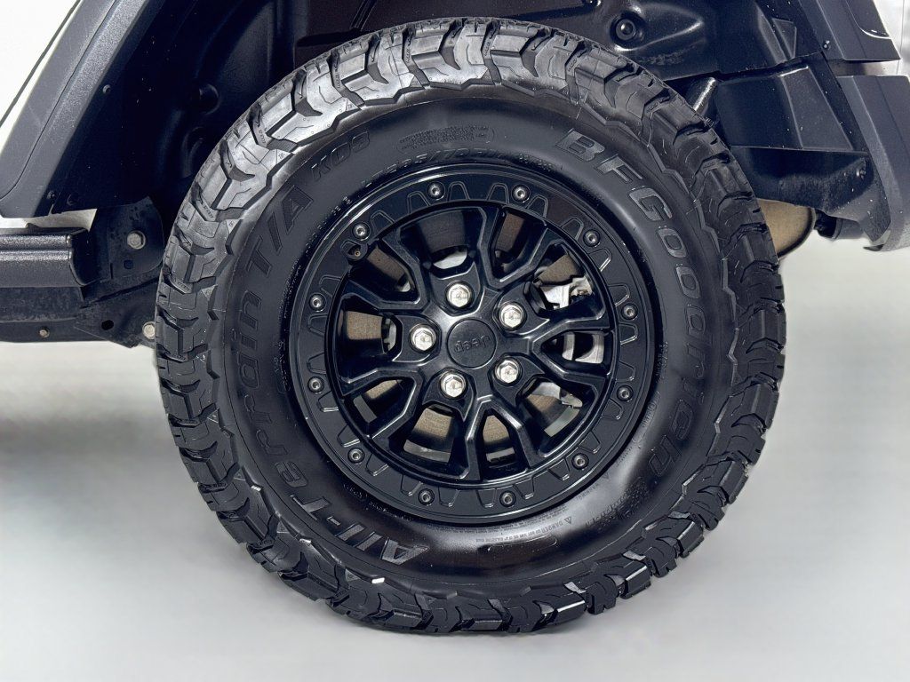 Used 2023 Jeep Wrangler Unlimited Rubicon 4xe AWD/4WD image 12
