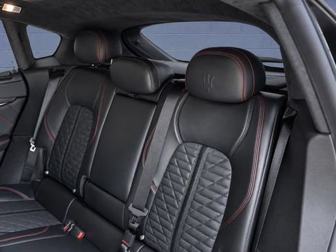 Used 2022 Maserati Levante Trofeo AWD/4WD image 10