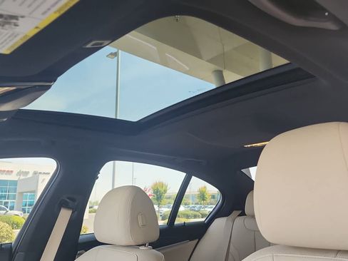Used 2023 BMW 530e w/ Premium Package RWD image 20