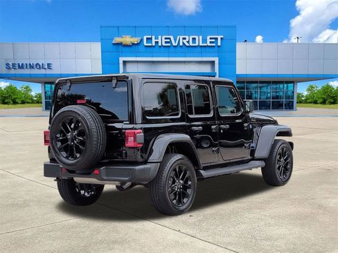 Used 2025 Jeep Wrangler Unlimited Sahara AWD/4WD image 4