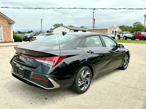Used 2025 Hyundai Elantra SEL FWD image 5