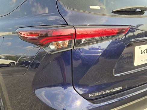 Used 2024 Toyota Highlander XSE AWD/4WD image 10