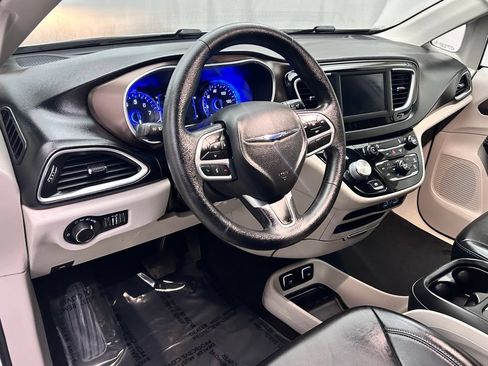 Certified 2021 Chrysler Voyager Lxi FWD image 11