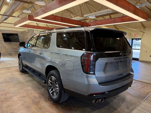 Used 2025 Chevrolet Suburban Z71 image 6