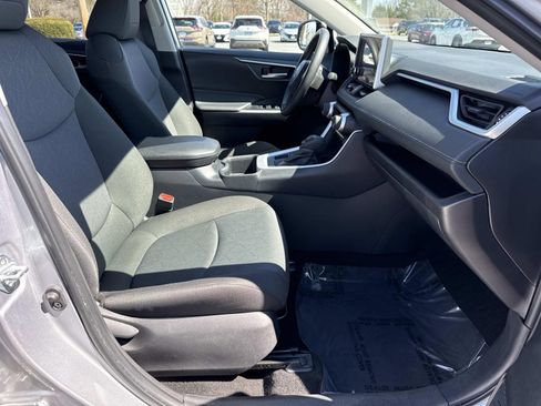 Used 2025 Toyota RAV4 XLE image 25