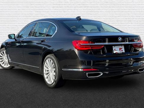 Used 2017 BMW 740i RWD image 4