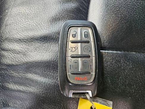 Used 2017 Chrysler Pacifica Touring-L image 30