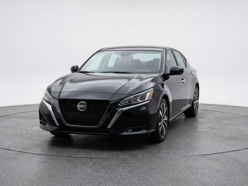 Used 2025 Nissan Altima 2.5 SV FWD image 2
