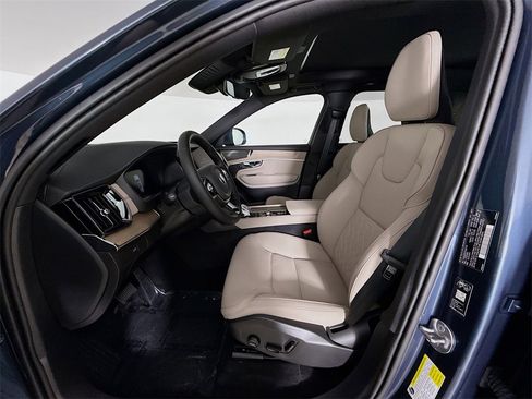New 2026 Volvo XC90 B6 Plus w/ Protection Package Premier image 21