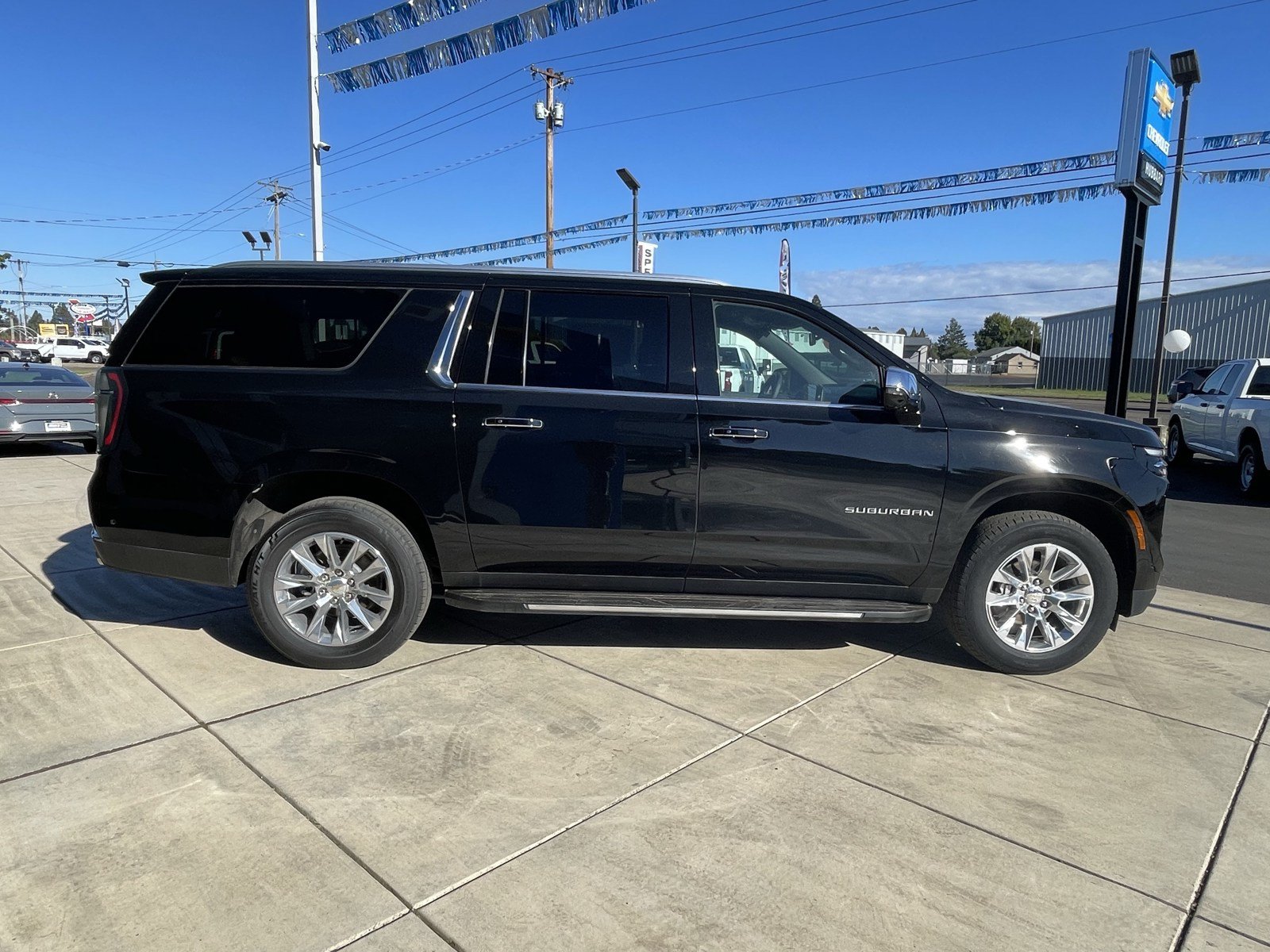 Used 2025 Chevrolet Suburban Premier AWD/4WD image 6