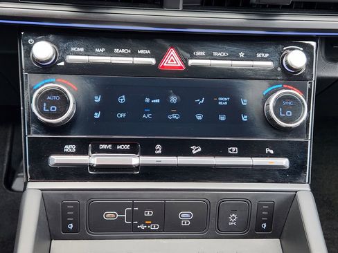 Used 2025 Hyundai Santa Fe Calligraphy FWD image 14