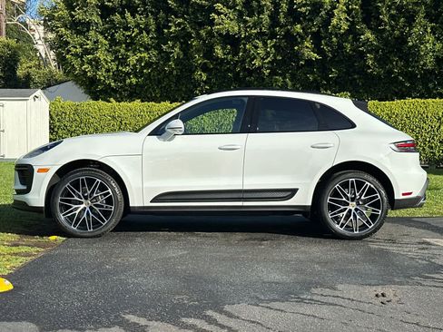 New 2026 Porsche Macan image 2