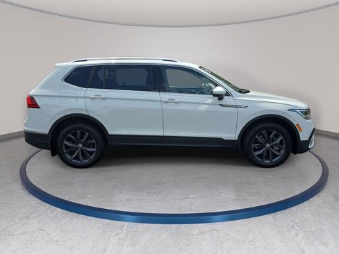 Used 2022 Volkswagen Tiguan SE FWD image 4