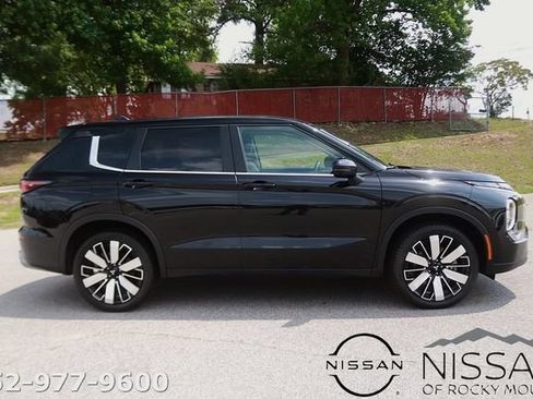 Used 2025 Mitsubishi Outlander SE FWD image 4