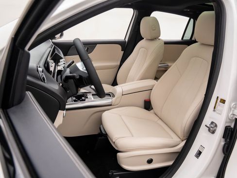 New 2026 Mercedes-Benz GLA 250 4MATIC image 17