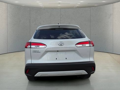 Used 2025 Toyota Corolla Cross L FWD image 6