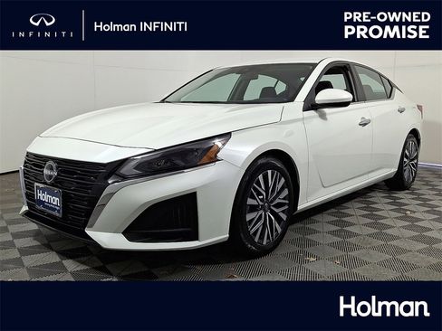 Used 2023 Nissan Altima 2.5 SV image 1