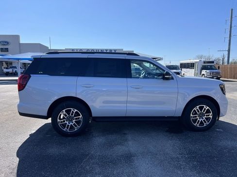 New 2025 Ford Expedition Active image 6