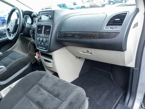 Used 2016 Dodge Grand Caravan SE w/ Quick Order Package 29E SE image 4
